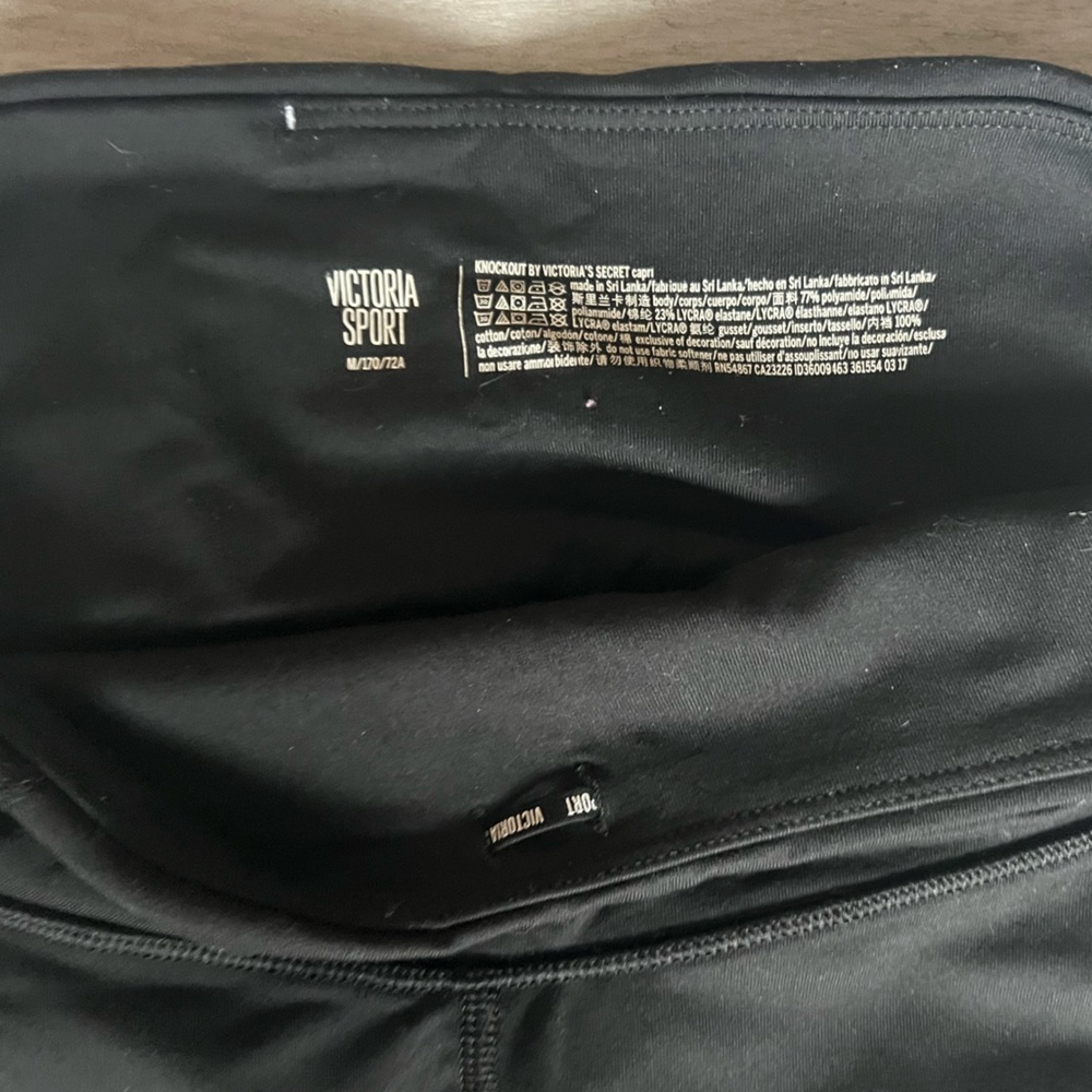 Victoria’s Secret Sport Knockout high waist pocket capri leggings medium black - Picture 3 of 4